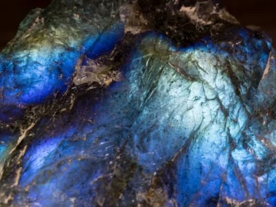 labradorit kaufen für spirituelle Entwicklung und inneres Gleichgewicht