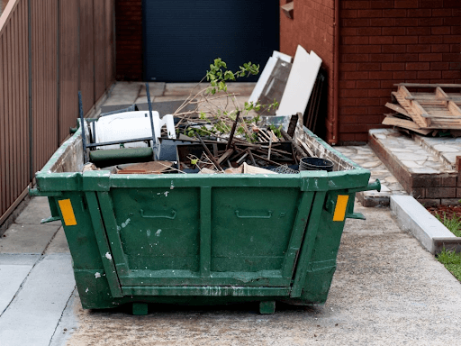 So wird das Entsorgen von Abfällen mit einem Müllcontainer leihen einfach und stressfrei