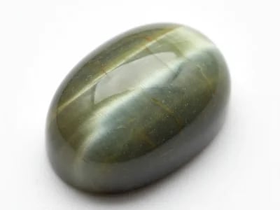 Katzenauge im Lichtspiel: Entdecke magische Kristallmomente bei CrystalScents