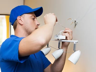 Warum Unternehmen auf die Prüfung ortsfester elektrischer Anlagen setzen müssen