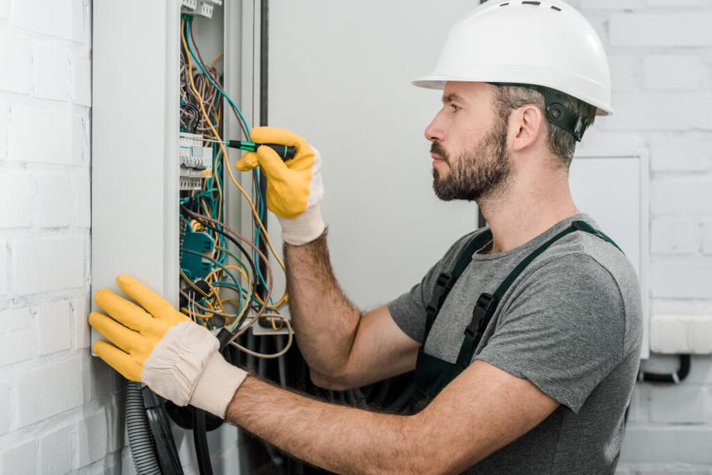 Vorsorge durch die UVV Prüfung im Rahmen der DGUV V3 Prüfung für Ihre elektrischen Systeme