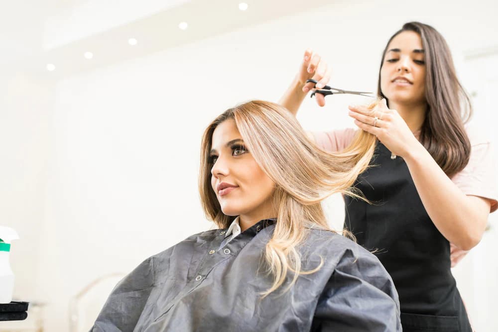 Trendige Einrichtung für Friseursalon online entdecken