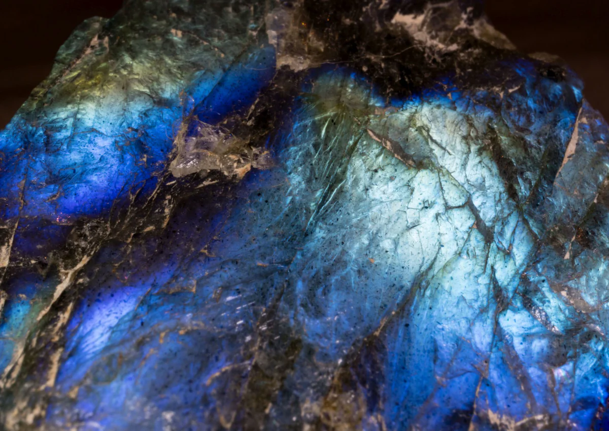 labradorit kaufen für spirituelle Entwicklung und inneres Gleichgewicht