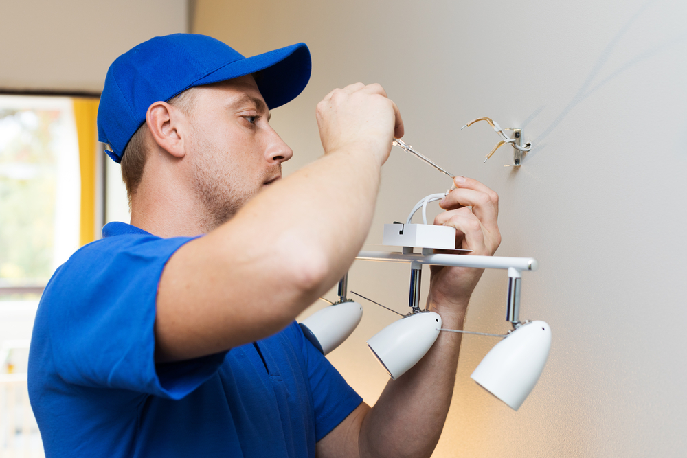 Warum Unternehmen auf die Prüfung ortsfester elektrischer Anlagen setzen müssen