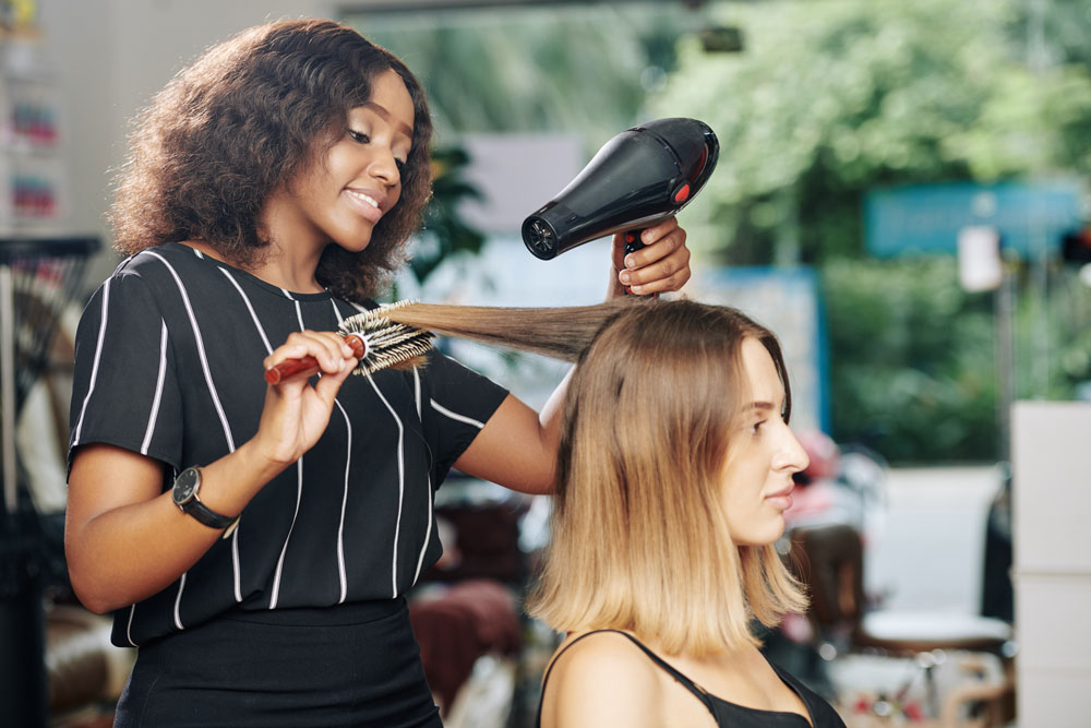 Trendige Einrichtung für Friseursalon online entdecken