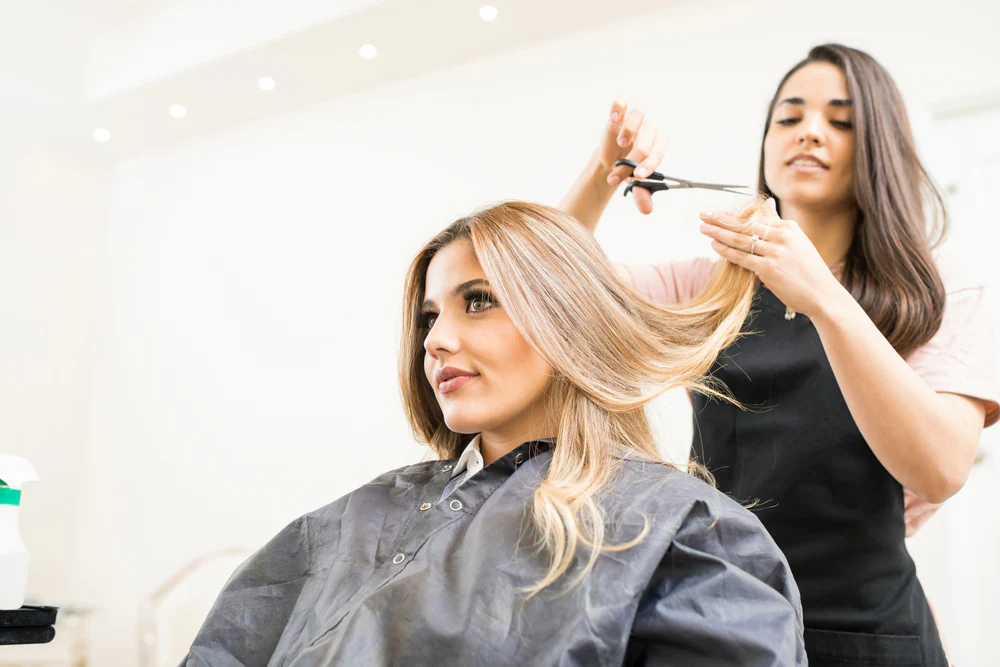 Trendige Einrichtung für Friseursalon online entdecken